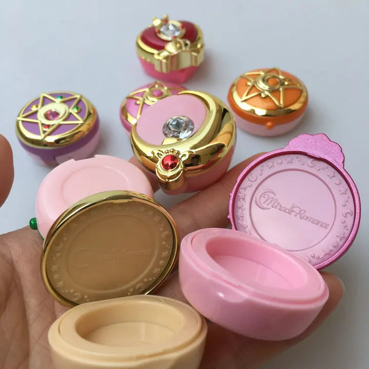 Sailor Moon Gashapon Toys Tsukino Usagi Communicator Cosmetic Box Delicate Action Figure Desktop Ornament Toys Children Gifts